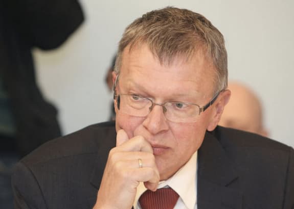 Konstitucinis Teismas reikalauja didelių pinigų arba žada imti kyšius