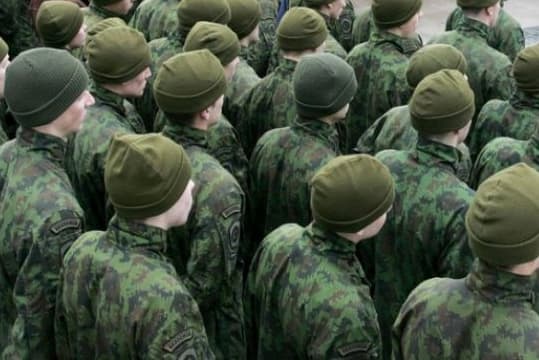 Seimas penkeriems metams sugrąžino privalomąją pradinę karo tarnybą