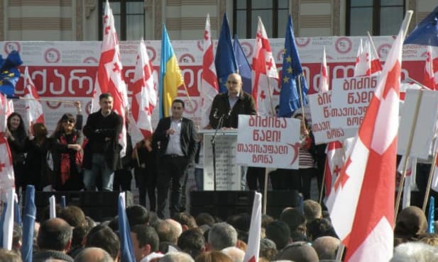 Gruzija: opozicija reikalauja vyriausybės atsistatydinimo