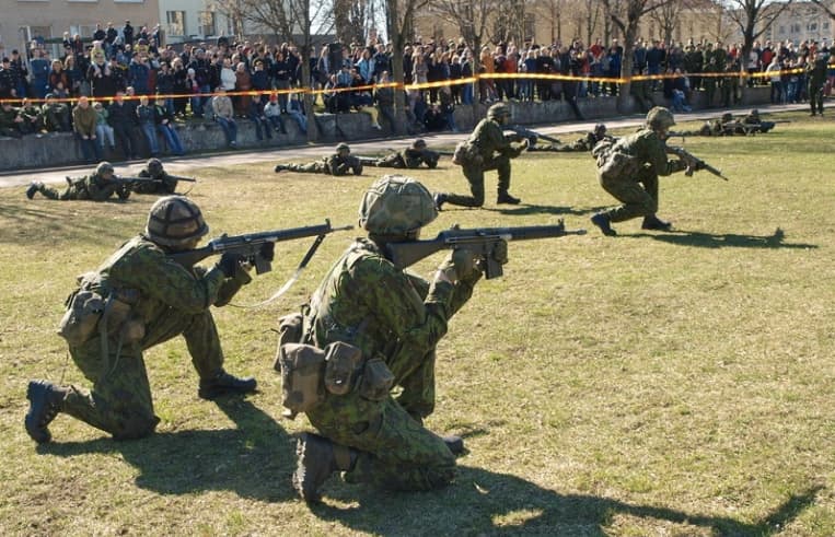 Rusijos agresijos akivaizdoje gyventojų finansinė parama Lietuvos kariuomenei per metus išaugo šimtus kartų