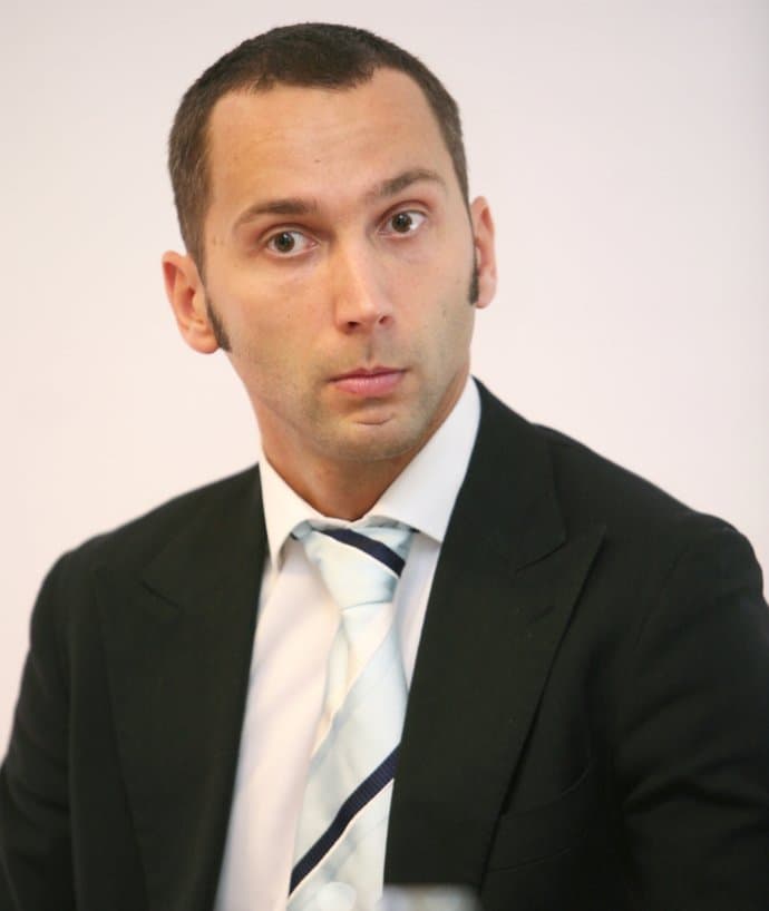 Nors Latvijos Respublikoje tos pačios lyties asmenų santuokos nėra įteisintos, Kultūros ministerijos Žiniasklaidos politikos skyriaus vadovas Robertas Putnis viešai deklaravo, kad yra susituokęs su vyru.