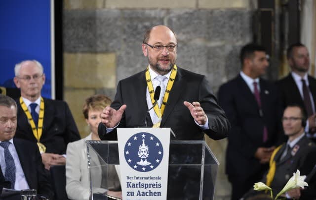 Šiandien Europos Parlamento pirmininkas Martinas Schulzas gavo ypatingą apdovanojimą – „Europos politikos Oskaru“ vadinamą Karolio Didžiojo apdovanojimą už nepriekaištingą lyderystę vienijant ir stiprinant Europos Sąjungą. audiovisual.europarl.europa.eu nuotr.