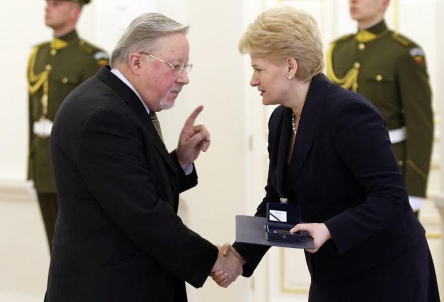 Kviečiu V. Landsbergį ir Prezidentę D. Grybauskaitę parodyti pavyzdį kitiems – pradėti nuo jų abiejų saviliustracijos