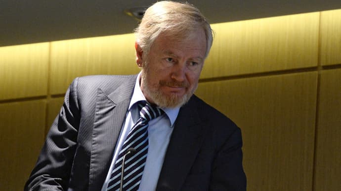 Pasak Rusijos finansų viceministro Sergejaus Storčako, artimiausiu metu Rusija skolas teiks Kinijos juaniais.