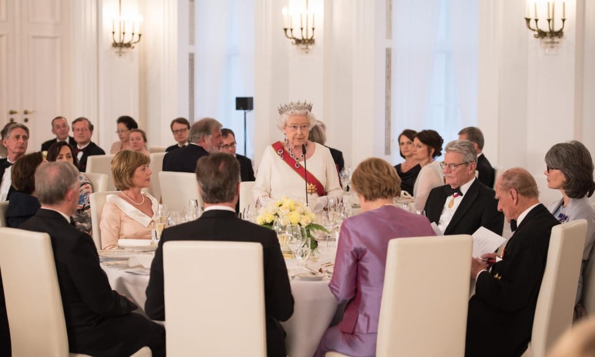 Karalienė: britai turi likti ES