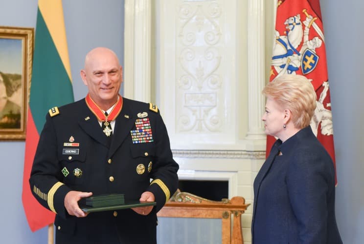 Persijos įlankos ir Irako karų veteranas generolas Raimondas Tomas Odjernas apdovanotas už Lietuvos saugumo stiprinimą.