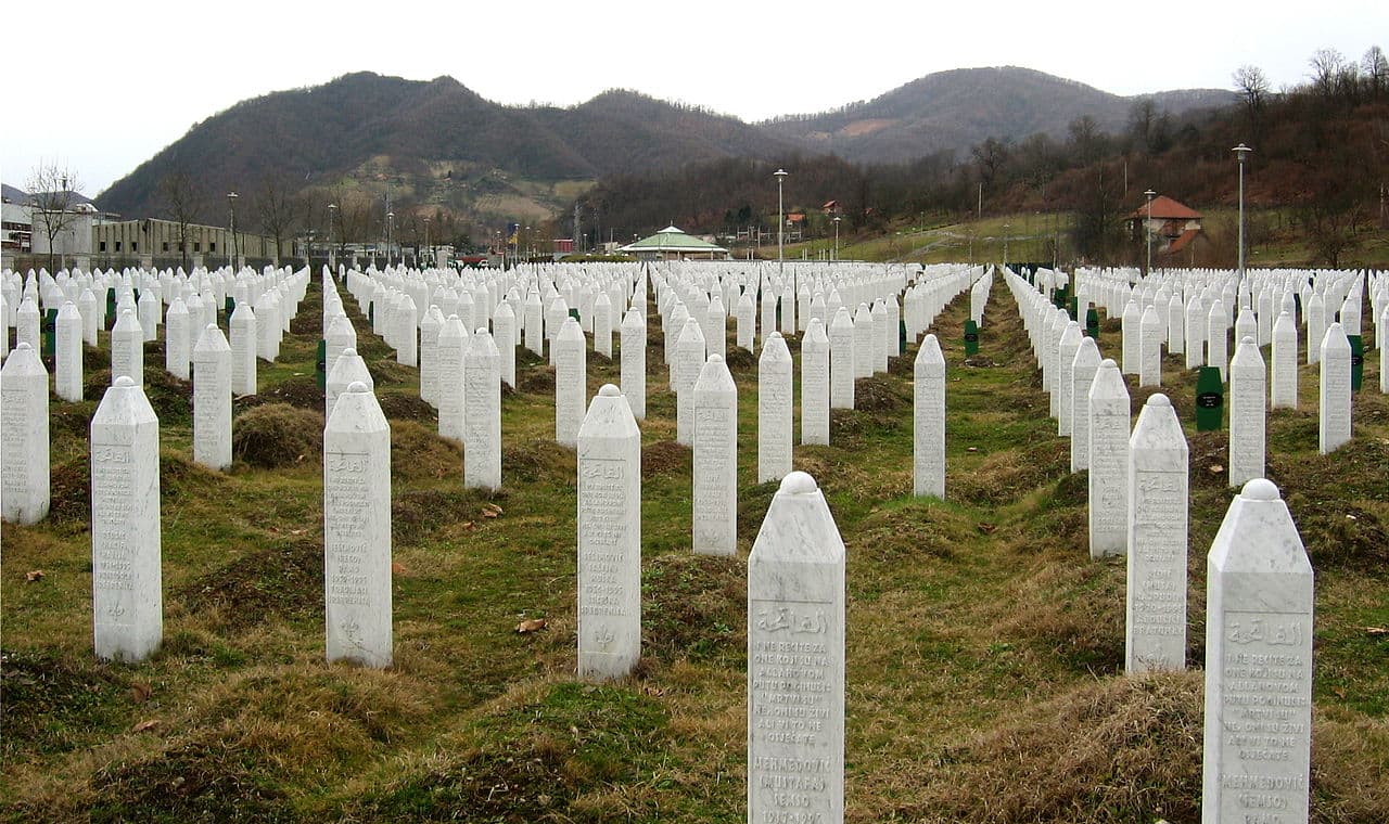 Srebrenicos aukų kapai.