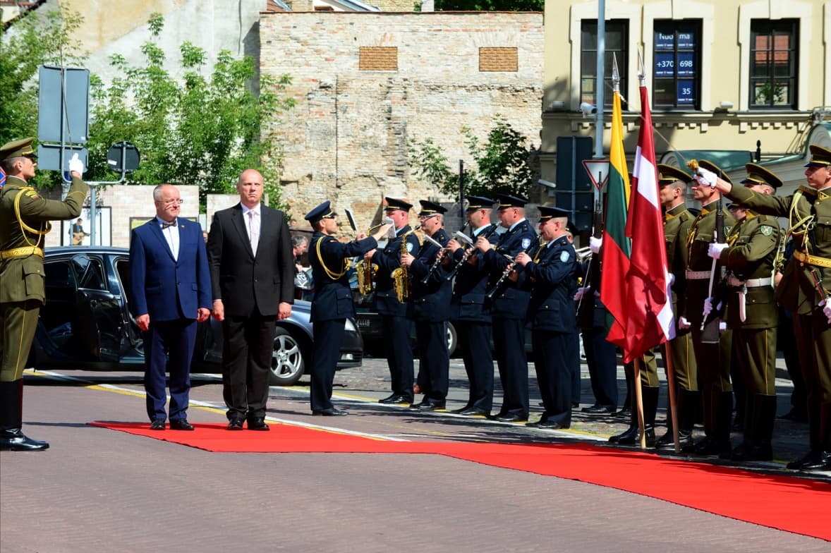 Lietuvos, Lenkijos ir Ukrainos bendras karinis vienetas – brigada LITPOLUKRBRIG – buvo įsteigta šalių gynybos ministrams 2014 metų rugsėjo 19 d. Varšuvoje pasirašius brigados steigimo sutartį.