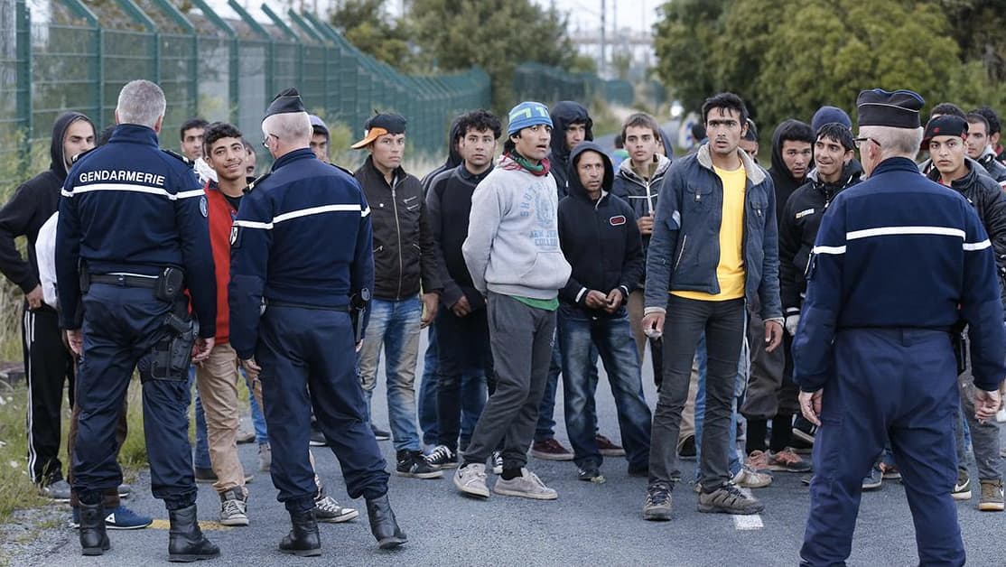 Migrantai toliau „šturmuoja“ Lamanšo tunelį