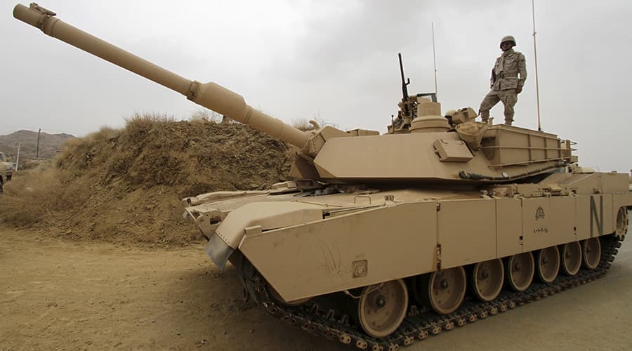 Saudo Arabija į Jemeną permetė dar daugiau tankų