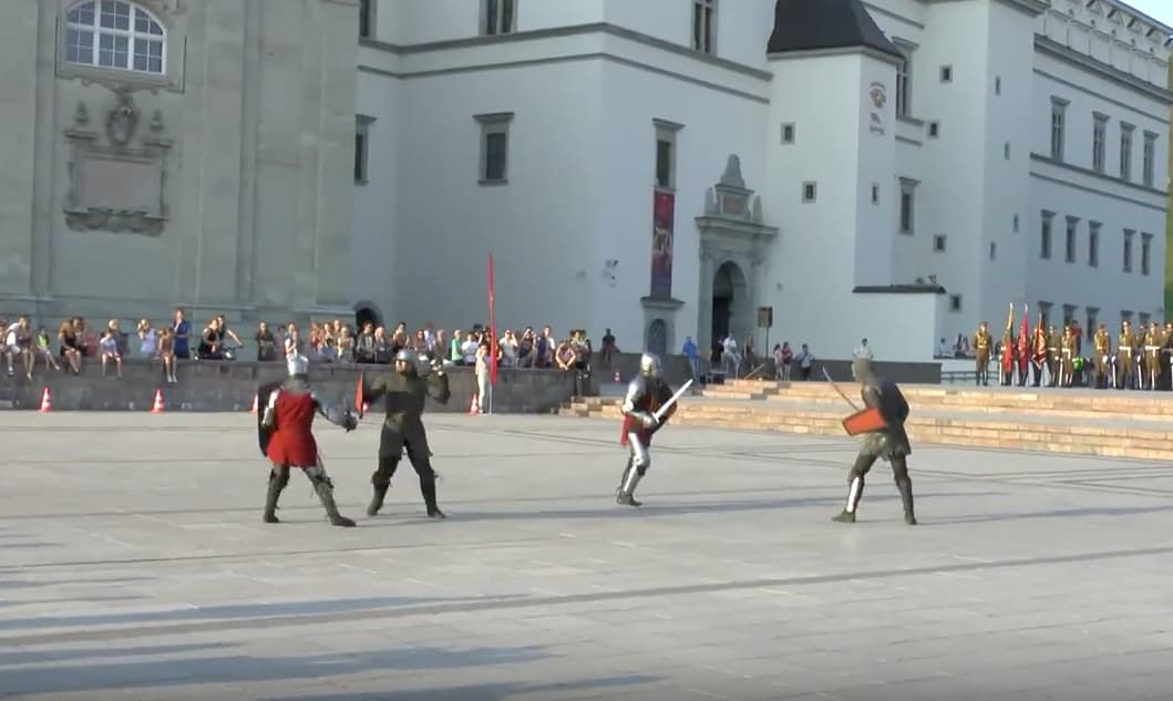 Katedros aikštėje įvyko mūšis „du prieš du“. Nugalėjo lietuviai