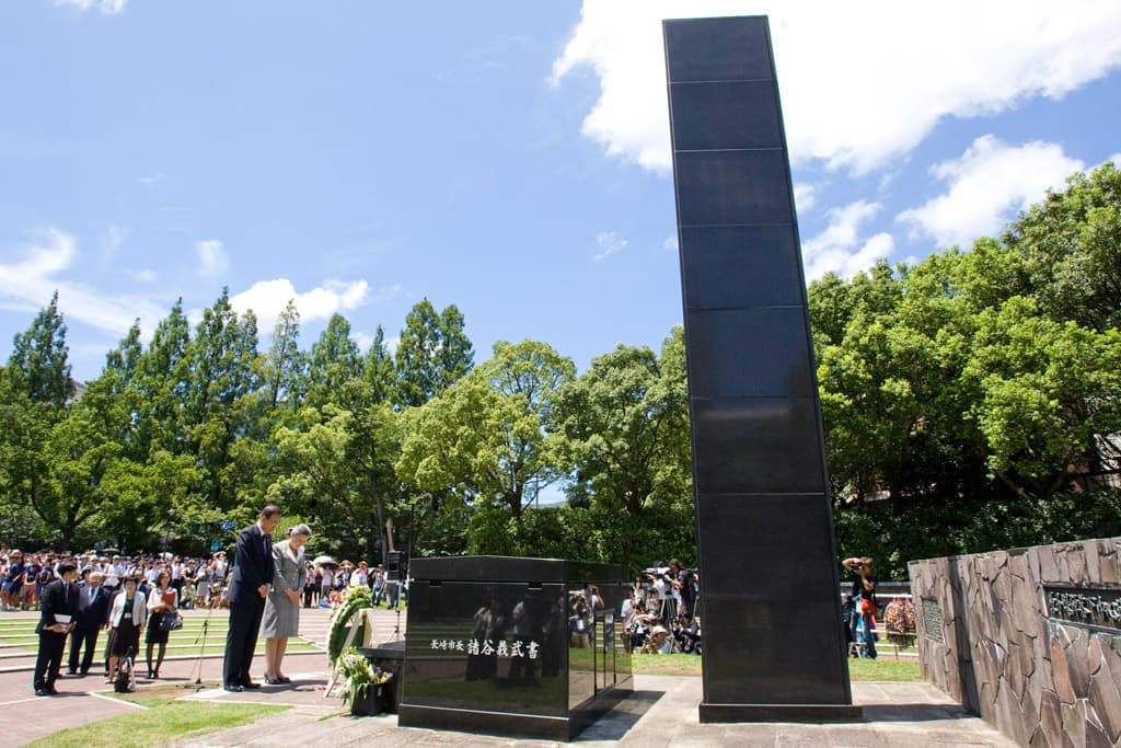 Ban Ki-moon'as su žmona Yoo Soon-taek Nagasakio taikos parke.