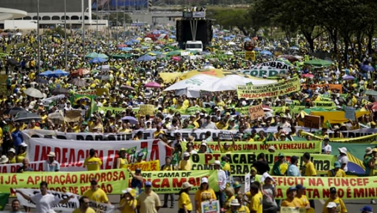 Brazilija: tūkstančiai protestuotojų reikalauja prezidentės atsistatydinimo