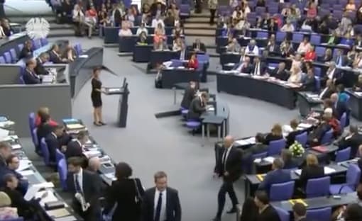 S. Vagenknecht: gėda, tai ką daro Vokietija su Graikija