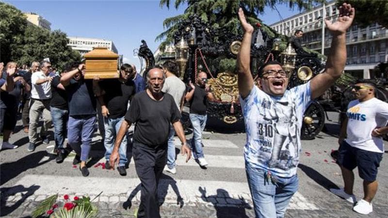 Į italų mafiozo laidotuves policija išleido ir tuos klano narius, kuriems skirtas namų areštas