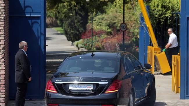 Teherane vėl atidaryta Jungtinės Karalystės ambasada