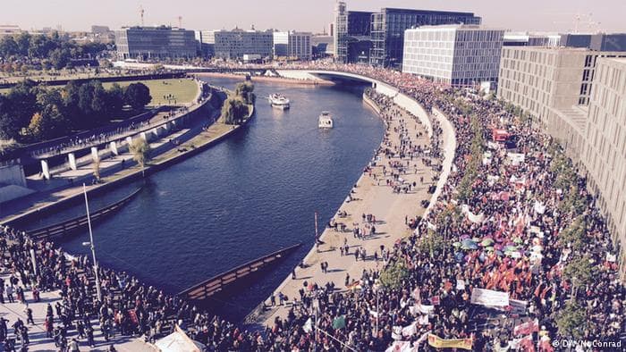Vokietijoje 250 tūkst. žmonių protestuoja prieš TTIP