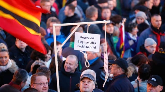 Dresdenas: į gatves išėjo tūkstančiai „Pegida“ protestuotojų