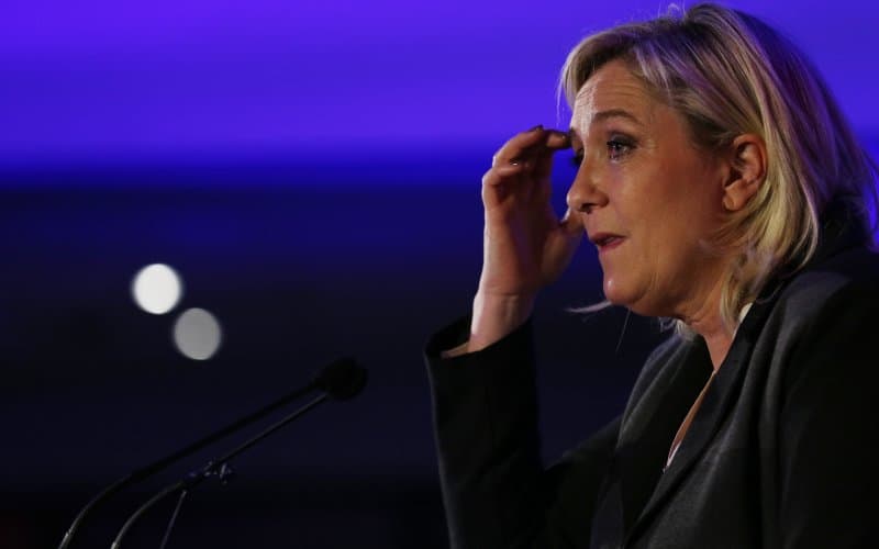 Prancūzijos Nacionalinio fronto partijos vadovė 47 metų Marin Le Pen (Marine Le Pen) pareiškė, kad po lapkričio 13 d. teroro aktų Paryžiuje Prancūzija turi išeiti iš Šengeno zonos.