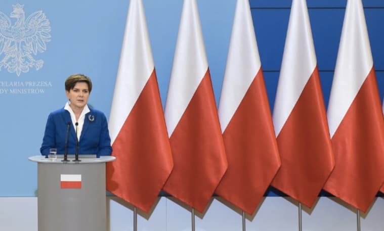 Lenkijos vyriausybė atsisakė ES vėliavos spaudos konferencijų salėje