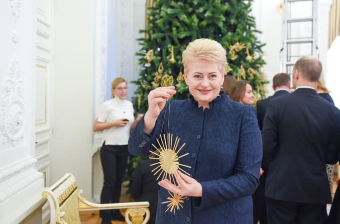 Prezidentė ir garsūs Lietuvos žmonės įžiebs pirmąją Kalėdų eglę