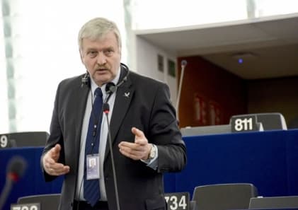 B. Ropė parašė laišką Europos Vadovų Tarybos pirmininkui ir Europos Komisijos pirmininkui