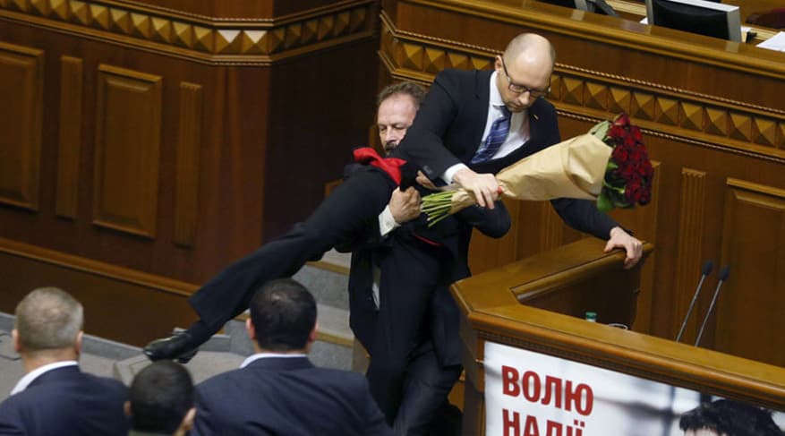 Ukrainos Aukščiausioje Radoje vos neapvertė A. Jeceniukio