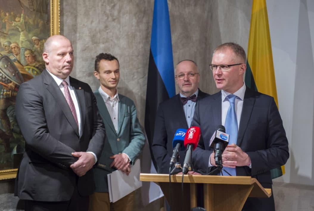 Lvove ministras J. Olekas aplankė Lietuvos kariuomenės instruktorius