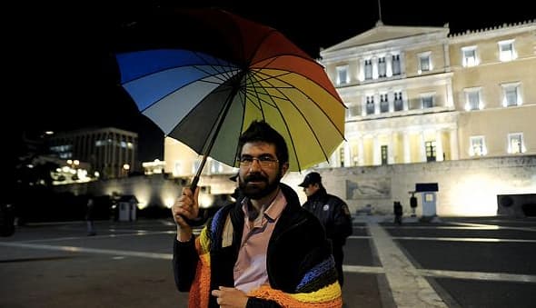 Graikijoje leista tos pačios lyties asmenims sudaryti partnerystės sutartis