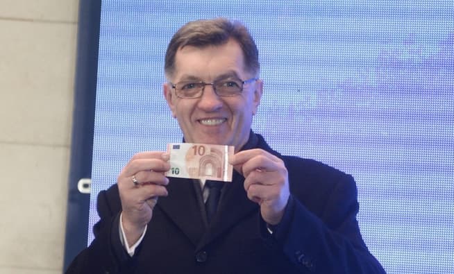 Premjeras: euro naudą skaičiuoja tiek gyventojai, tiek ir verslas