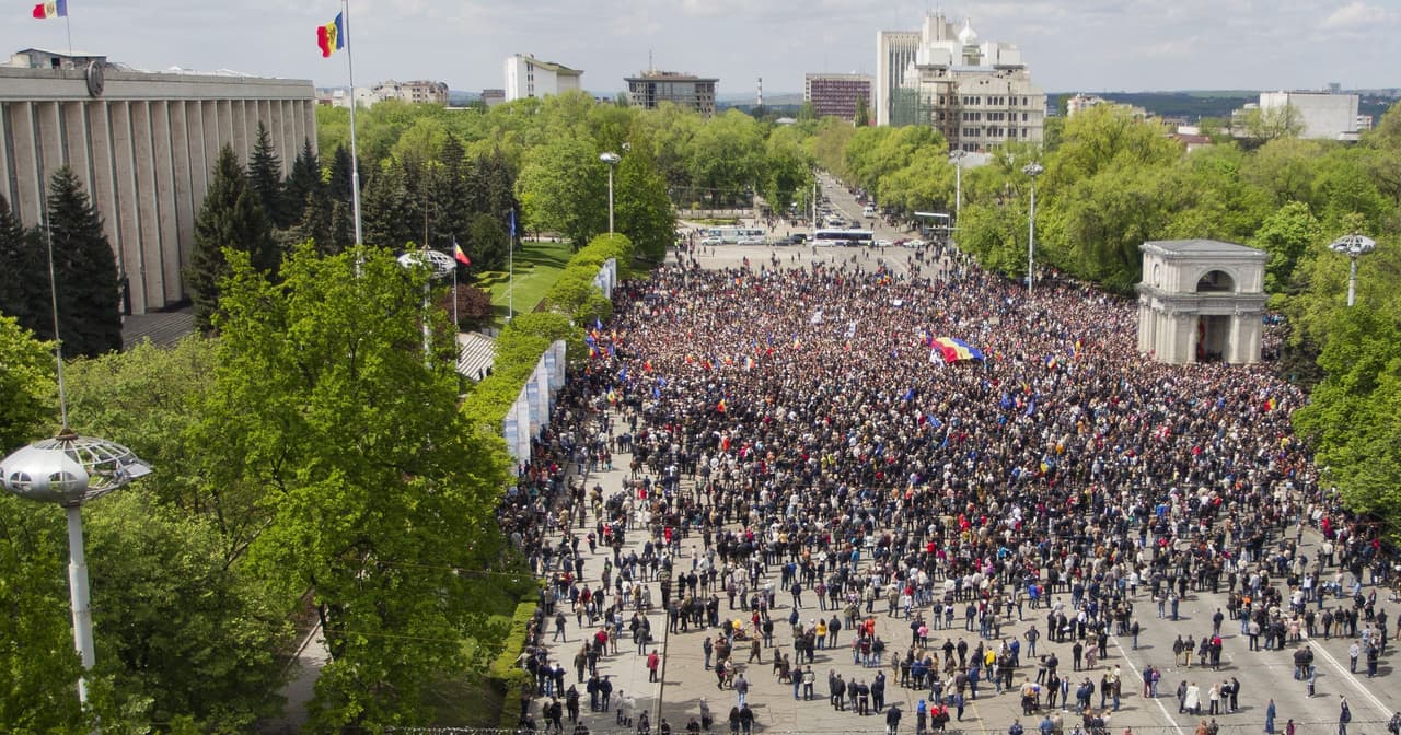 Kišiniove vyksta milžiniškos protesto akcijos.