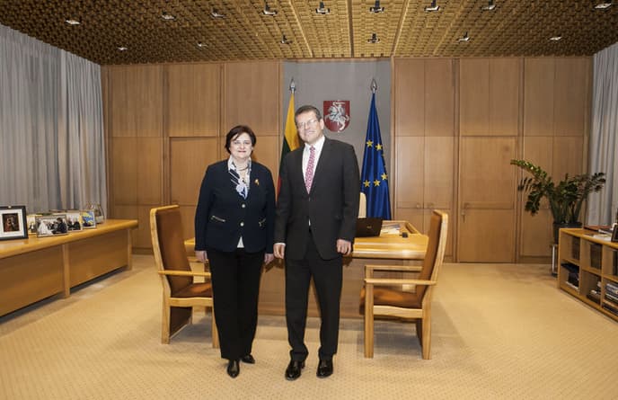 LR Seimo pirmininkė L. Graužinienė (kairėje) ir Europos Komisijos Pirmininko pavaduotojas Marošas Šefčovičius. Nuotr. lrs.lt
