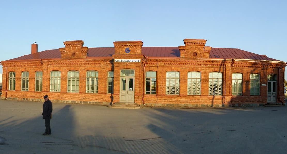 Jonavos geležinkelio stotis, pasak nepriklausomos Lietuvos žiniasklaidos, tapo teroristų taikiniu. Nuotr. lt.wikipedia.org