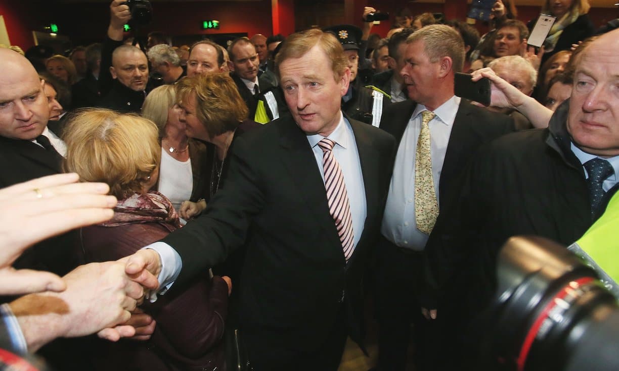 Airijos premjeras Ena O'Konychas (air. Éanna Ó Coinnigh, angl. Enda Kenny) pralaimėjo rinkimus.
