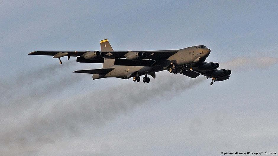 JAV derasi su Australija dėl strateginių bombonešių dislokavimo