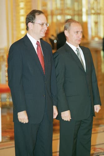 NATO generalinio sekretoriaus pavaduotojas Aleksanderis Veršbou ir Rusijos prezidentas Vladimiras Putinas.