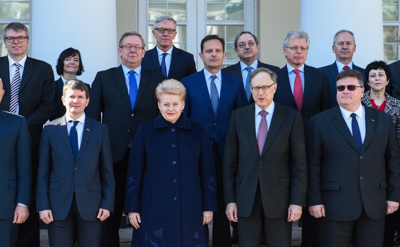 Pasitarti su Lietuvos prezidente Dalia Grybauskaite atvyko NATO generalinio sekretoriaus pavaduotojas Alexanderis Vershbow ir Šiaurės Atlanto Tarybos ambasadoriai. Nuotr. prezidentas.lt