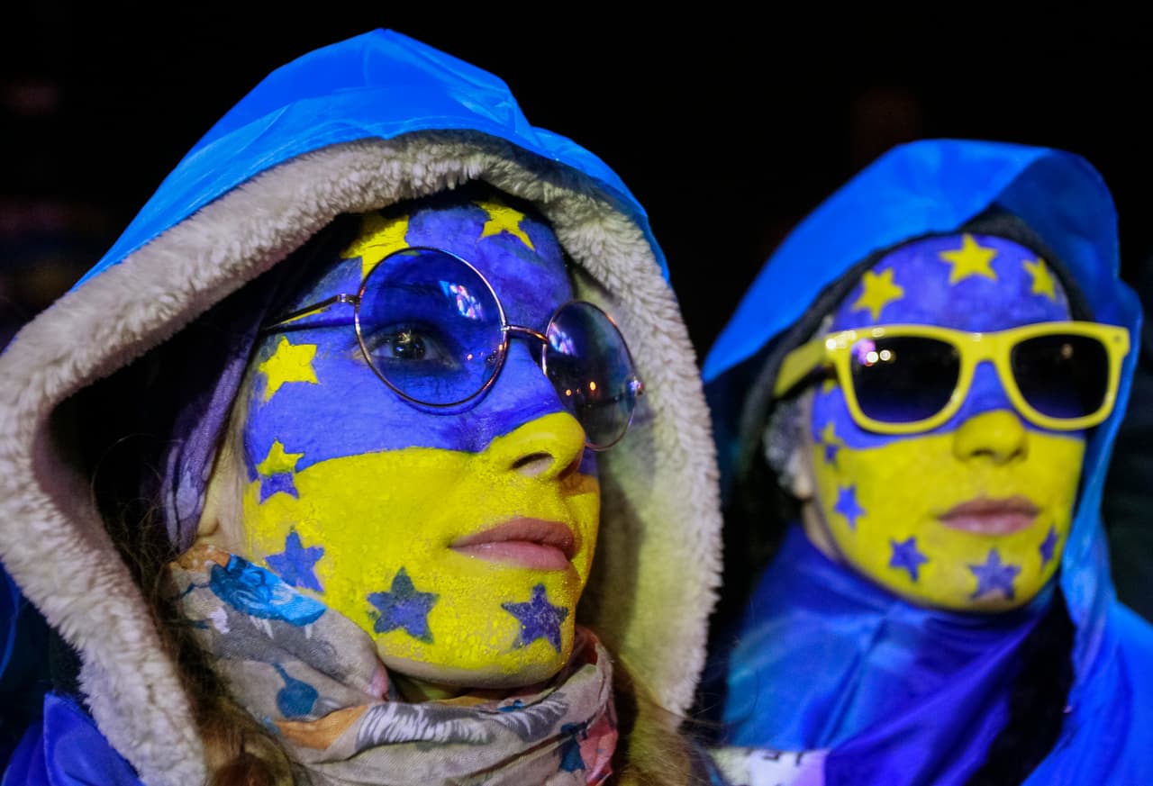 Nepaisydama Nyderlandų referendumo, ES ukrainiečiams leis keliauti po Europą be vizų