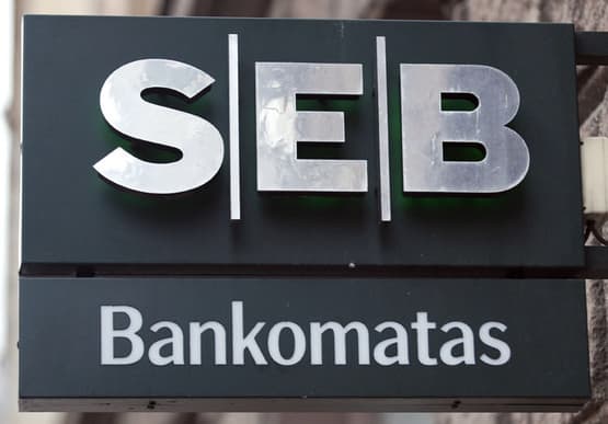 Globalaus pramoninio-bankinio elito krizė. SEB bankas Lietuvoje didins banko paslaugų įkainius