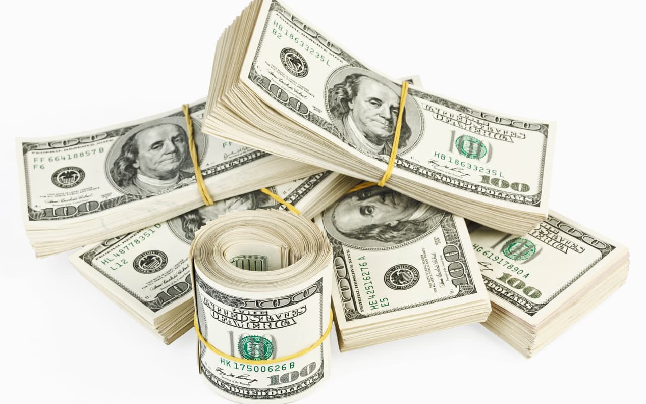 Rusija per mėnesį sumažino investicijas į JAV iždo vertybinius popierius 9,3 mlrd. dolerių