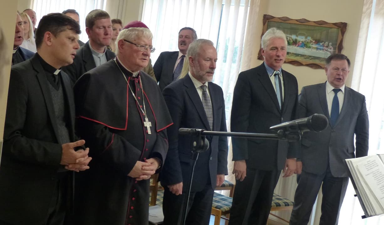 Konservatorius J. Razma (šventikų dešinėje). Nuotr. facebook.com