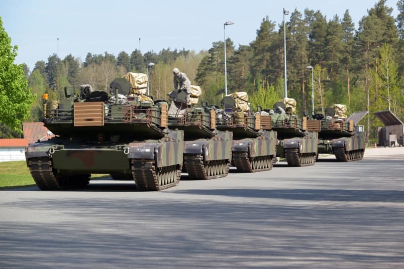Rusijos URM pažadėjo atsakomąją reakciją, jei NATO dislokuos papildomas pajėgas Baltijos valstybėse