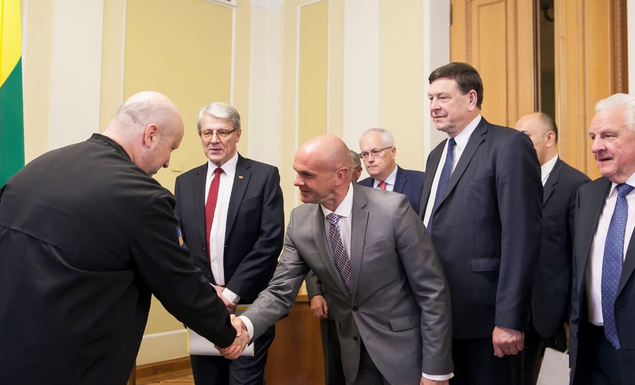A. Lydeka (trečias iš kairės). Nuotr. facebook.com