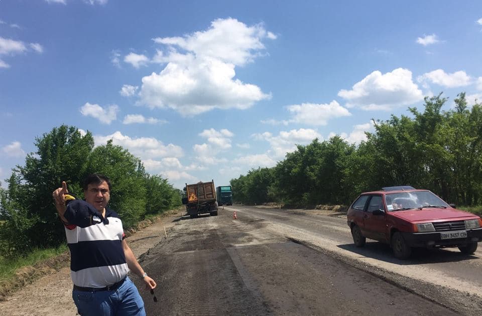 M. Saakašvilis dirbs palapinėje šalia autostrados