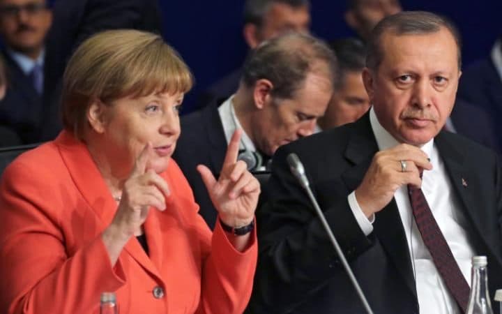 Žiniasklaida: A. Merkel jau pasiruošusi daryti nuolaidas Turkijai