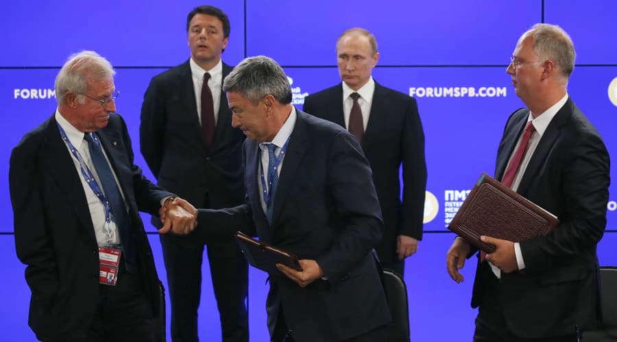 Sankcijų nustekenta Rusija Sankt Peterburgo forume pasirašė sutarčių už 15,4 mlrd. dolerių
