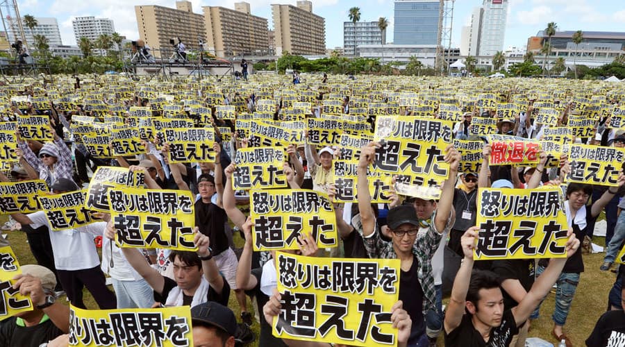 Okinavoje – 65 tūkst. protestuotojų, nebenorinčių saloje matyti JAV armijos