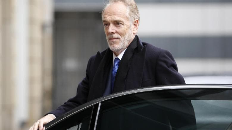 „Deutsche Bank“ vyriausiasis ekonomistas Davidas Folkercas-Landau (David Folkerts-Landau) pareiškė, kad Briuseliui skubiai reikia 150 mlrd. eurų, antraip Italijos bankų zombių sistema nuskandins visą ES finansinę sistemą.