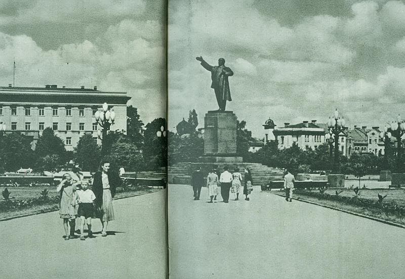 Tarybiniais laikais Lukiškių aikštė, vadinta Lenino aikšte, nebuvo laisva, nors joje ir šalia jos rinkdavosi hipiai.