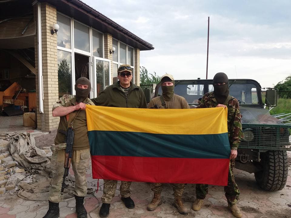 Nuotraukos rastos ukrainiečių kovotojų prieš teroristinę Rusiją Facebook paskyrose.